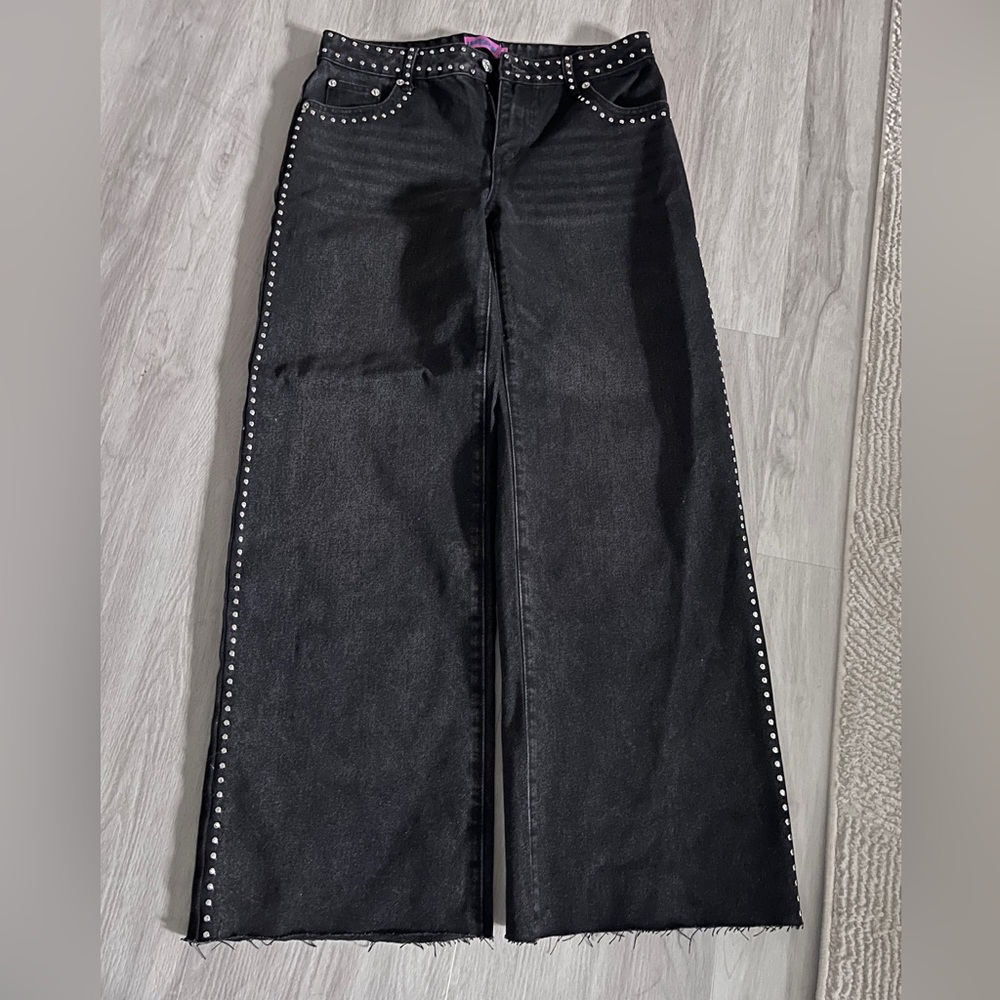 Edikted quincy jeans. NWOT size Medium.